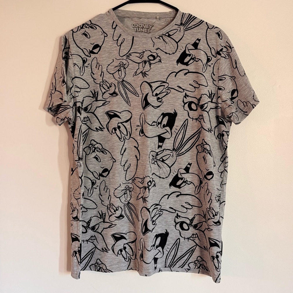 Looney Tunes All Over Print Tag-less Shirt Men’s Size Large